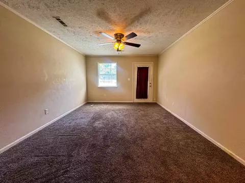 Living - 20 Diane Ave, Ash Flat, AR 72513 photo 2 of 4