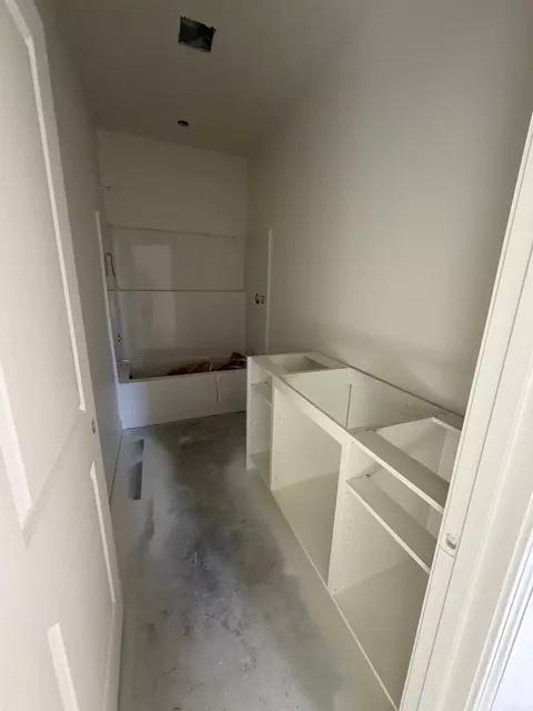 Bath - 102 Fitzgerald Dr, Benton, AR 72015 photo 1 of 1