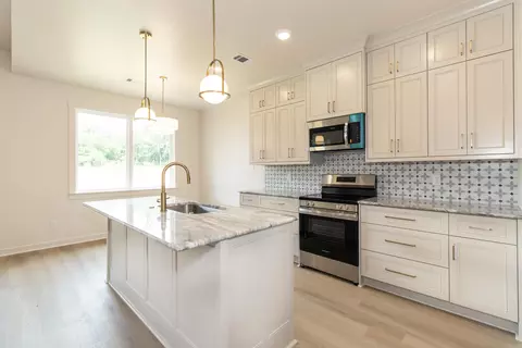 Kitchen - 108 Fitzgerald Dr, Benton, AR 72015 photo 2 of 2