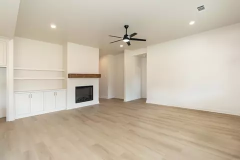 Living - 108 Fitzgerald Dr, Benton, AR 72015 photo 3 of 3