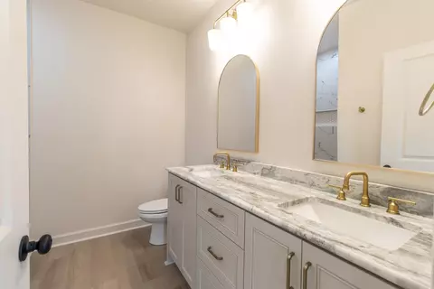 Bath - 108 Fitzgerald Dr, Benton, AR 72015 photo 2 of 2
