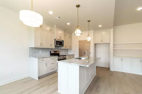 Kitchen - 108 Fitzgerald Dr, Benton, AR 72015 photo 1 of 2