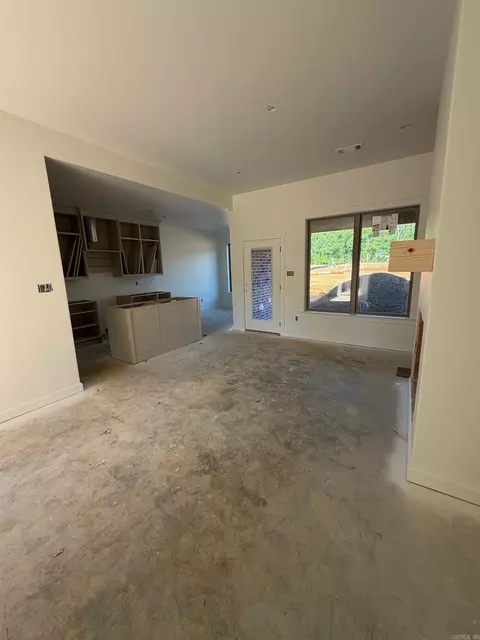 Living - 110 Fitzgerald Dr, Benton, AR 72015 photo 1 of 2