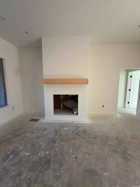 Living - 110 Fitzgerald Dr, Benton, AR 72015 photo 2 of 2