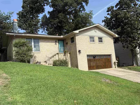 121 White Oak Ln, Little Rock, AR 72227