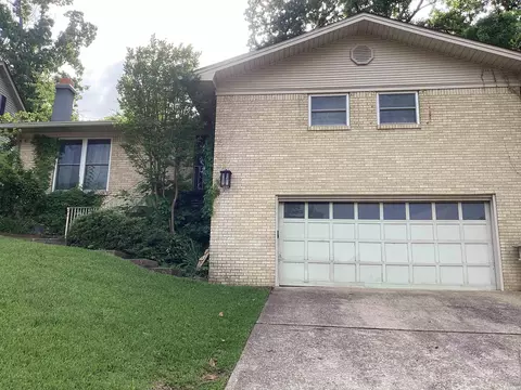 121 White Oak Ln, Little Rock, AR 72227