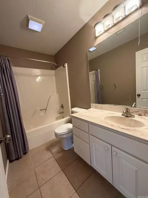 Bath - 3805 Irby Dr, Conway, AR 72034 photo 2 of 3