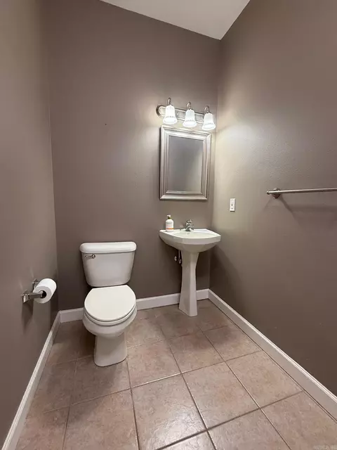 Bath - 3805 Irby Dr, Conway, AR 72034 photo 3 of 3