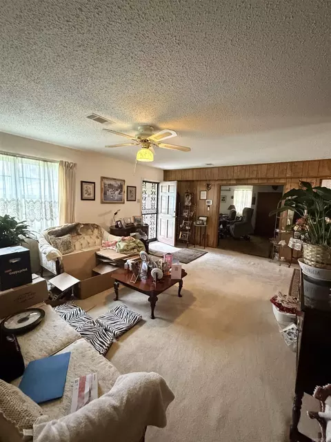 Living - 2819 Kimberly Dr, Pine Bluff, AR 71603 photo 1 of 3