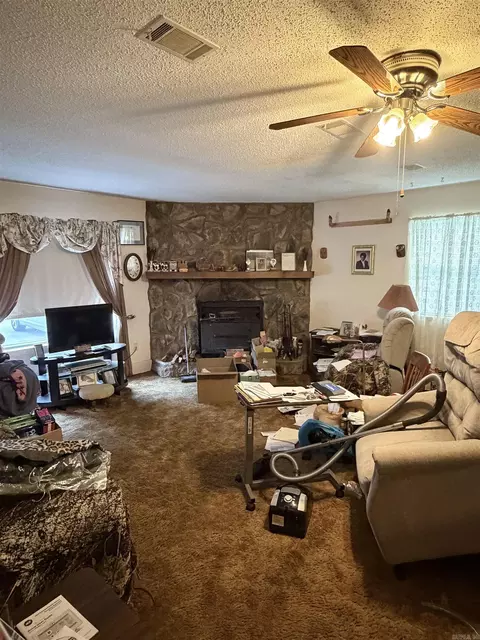 Living - 2819 Kimberly Dr, Pine Bluff, AR 71603 photo 3 of 3
