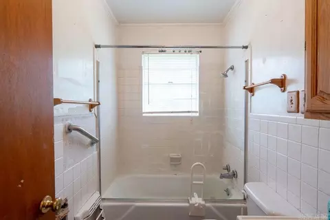 Bath - 110 W Curran St, Des Arc, AR 72040 photo 5 of 5