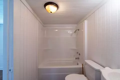 Bath - 110 W Curran St, Des Arc, AR 72040 photo 1 of 5