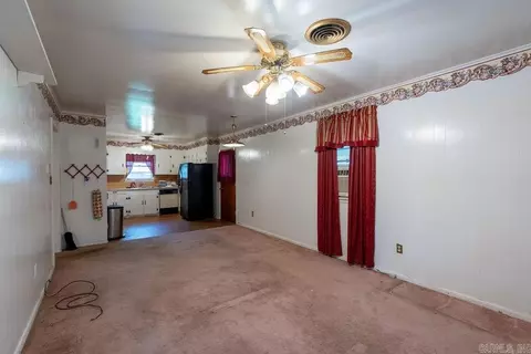 Living - 110 W Curran St, Des Arc, AR 72040 photo 2 of 4