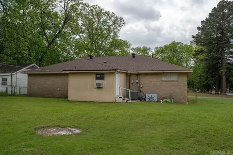 Exterior - 110 W Curran St, Des Arc, AR 72040 photo 9 of 11