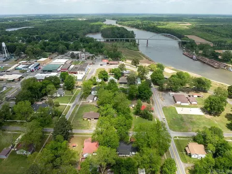 View/Area - 110 W Curran St, Des Arc, AR 72040 photo 1 of 8