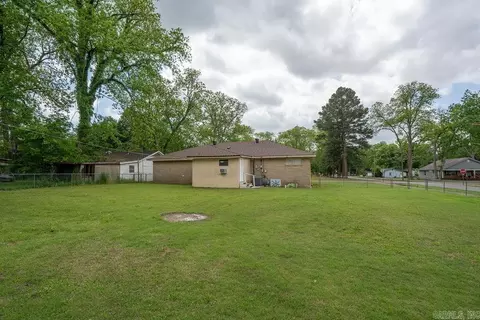 Exterior - 110 W Curran St, Des Arc, AR 72040 photo 8 of 11