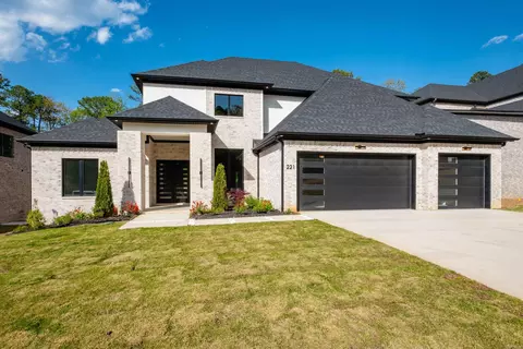 221 Abington Cir, Little Rock, AR 72223