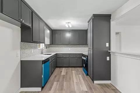 Kitchen - 101 Martin Cir, Fort Smith, AR 72908 photo 2 of 2
