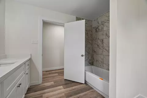 Bath - 101 Martin Cir, Fort Smith, AR 72908 photo 2 of 4