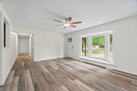 Living - 101 Martin Cir, Fort Smith, AR 72908 photo 2 of 6