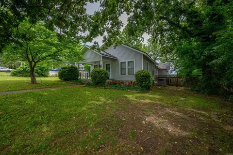 856 Broad St, Batesville, AR 72501