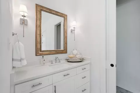Bath - 4885 Edgewood Park, Conway, AR 72034 photo 3 of 7