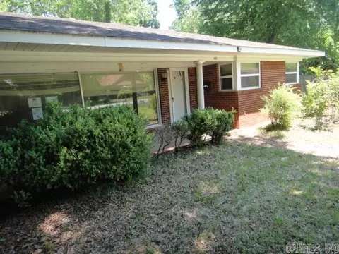 418 W 3rd St, Lonoke, AR 72086