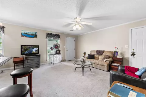 Living - 2910 E Moore Apt 115 Ave #115, Searcy, AR 72143 photo 2 of 2