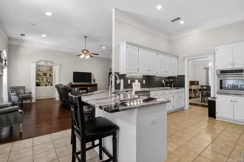 Kitchen - 1425 River Pointe Ct, Benton, AR 72019 photo 2 of 4