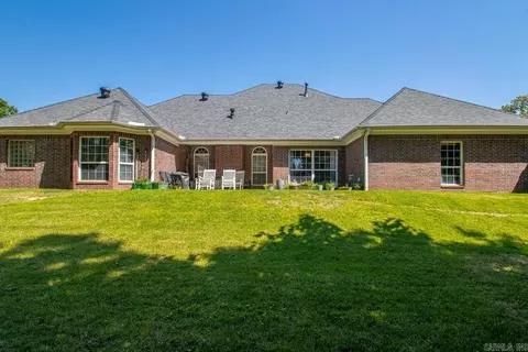 Exterior - 1425 River Pointe Ct, Benton, AR 72019 photo 5 of 10