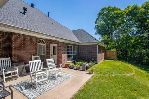 Exterior - 1425 River Pointe Ct, Benton, AR 72019 photo 8 of 10