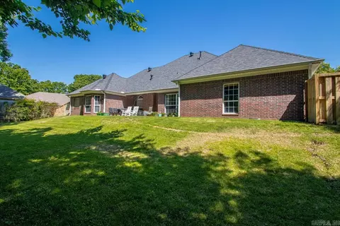Exterior - 1425 River Pointe Ct, Benton, AR 72019 photo 4 of 10