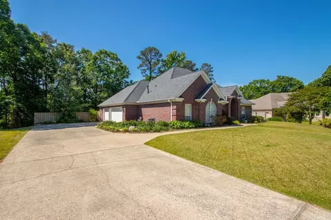 Exterior - 1425 River Pointe Ct, Benton, AR 72019 photo 7 of 10