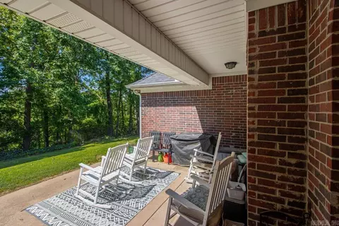 Exterior - 1425 River Pointe Ct, Benton, AR 72019 photo 9 of 10