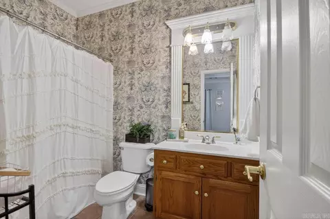 Bath - 1425 River Pointe Ct, Benton, AR 72019 photo 1 of 5