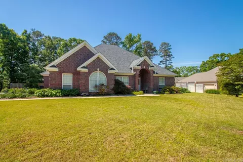 Exterior - 1425 River Pointe Ct, Benton, AR 72019 photo 3 of 10