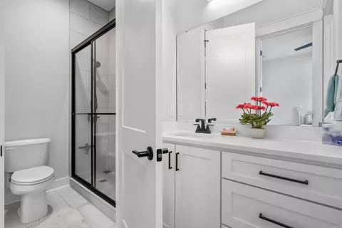 Bath - 4205 Hampton Dr, Benton, AR 72019 photo 3 of 6