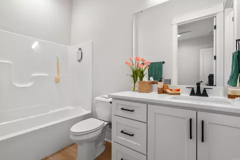 Bath - 4205 Hampton Dr, Benton, AR 72019 photo 5 of 6