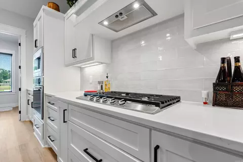 Kitchen - 4205 Hampton Dr, Benton, AR 72019 photo 3 of 4