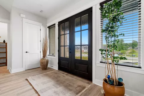 Entry Way - 4205 Hampton Dr, Benton, AR 72019 photo 1 of 3