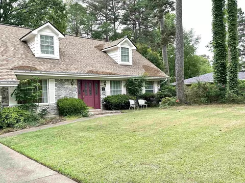 1808 Royal Oaks Dr, Malvern, AR 72104