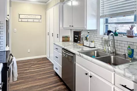 Kitchen - 1550 Leona Dr, Ashdown, AR 71822 photo 4 of 5