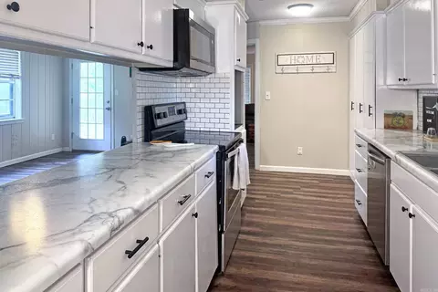 Kitchen - 1550 Leona Dr, Ashdown, AR 71822 photo 2 of 5