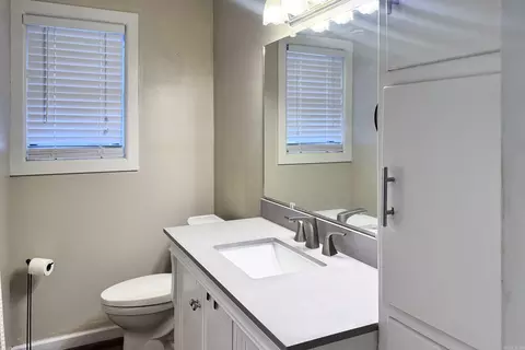 Bath - 1550 Leona Dr, Ashdown, AR 71822 photo 2 of 2