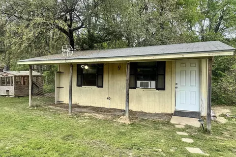 Exterior - 1550 Leona Dr, Ashdown, AR 71822 photo 3 of 5