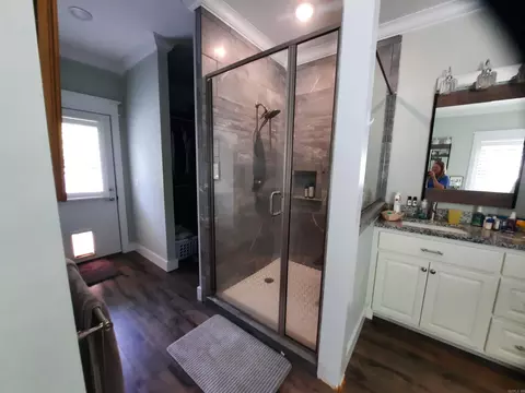 Bath - 503 Harding, Mountain View, AR 72560 photo 2 of 7