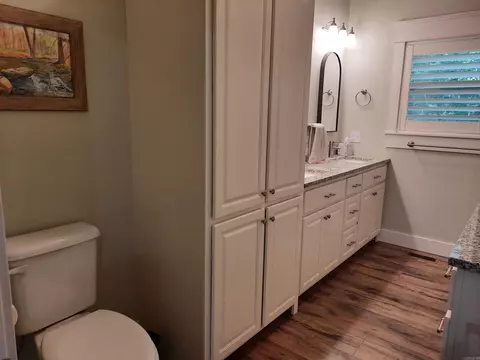 Bath - 503 Harding, Mountain View, AR 72560 photo 5 of 7