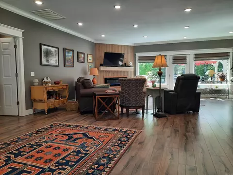 Living - 503 Harding, Mountain View, AR 72560 photo 2 of 6