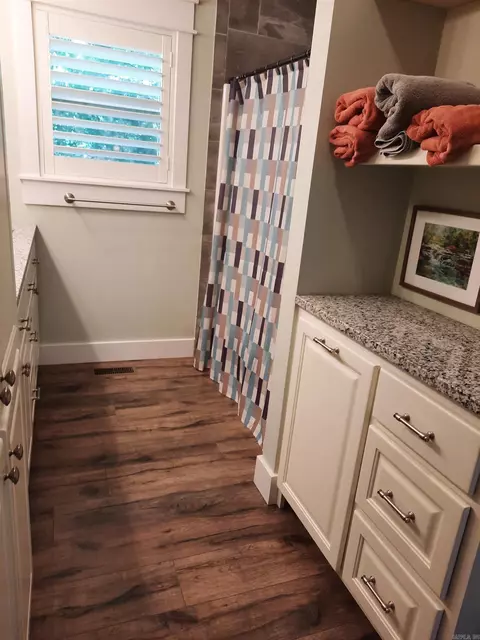 Bath - 503 Harding, Mountain View, AR 72560 photo 6 of 7