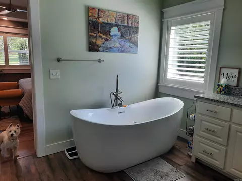 Bath - 503 Harding, Mountain View, AR 72560 photo 1 of 7